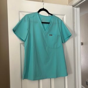 Catarina one pocket scrub top